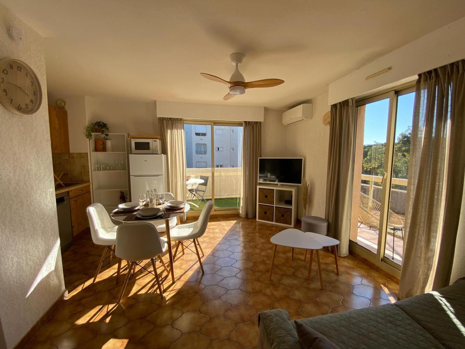 Port 2 Ch Terrasses Box Apartment Hyeres
